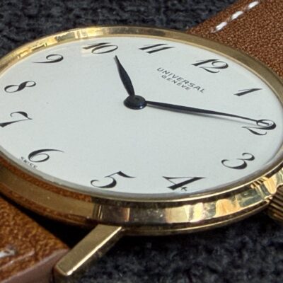 Universal Genève 18k yellow gold